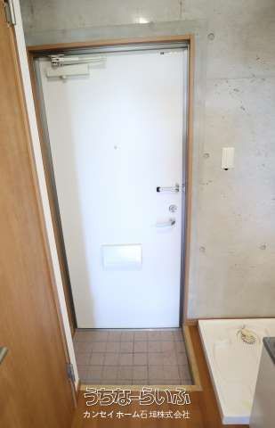 Pet-Friendly 1K Apartment for Rent in Ishigaki, Okinawa - Thumbnail 3