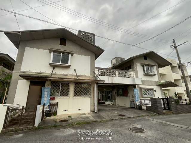 Two-Household Home on 100 Tsubo Plot in Okinawa City's Mihara - Thumbnail 3