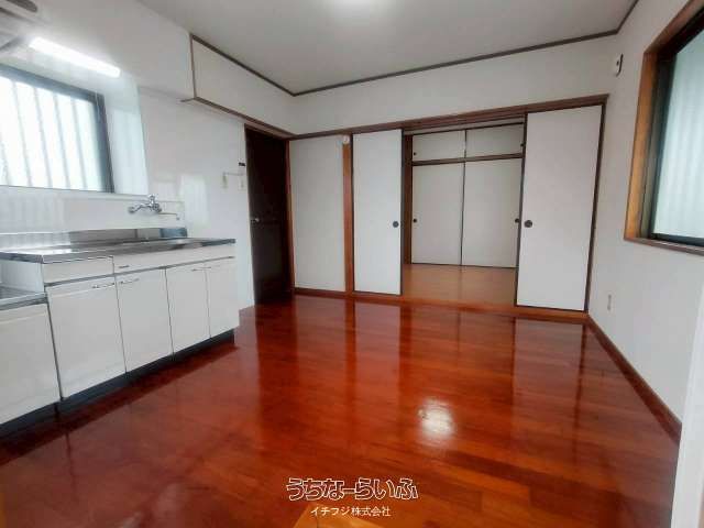 Renovated 2DK Apartment for Rent near Ishimine Station, Naha - Thumbnail 4