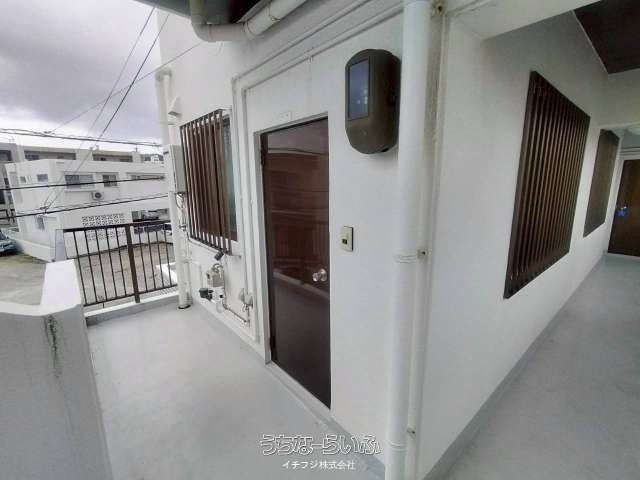 Renovated 2DK Apartment for Rent near Ishimine Station, Naha - Thumbnail 2