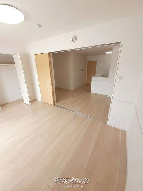 1LDK Pet-Friendly Apartment for Rent in Urasoe, Okinawa - Thumbnail 4