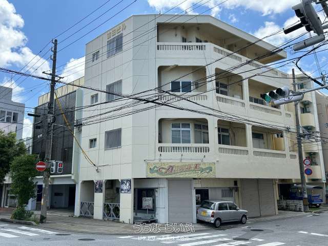 Mixed-Use Apartment Building for Sale in Naha's Makishi - Thumbnail 4