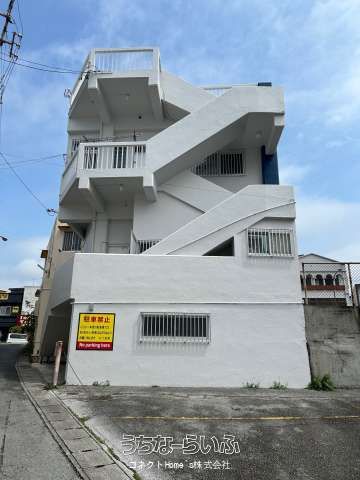 Spacious 5DK Detached House for Rent in Okinawa City - Thumbnail 2