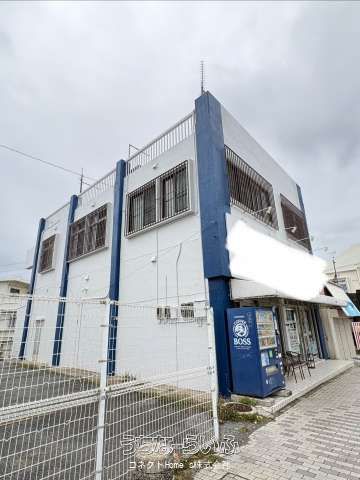 Spacious 5DK Detached House for Rent in Okinawa City - Thumbnail 3