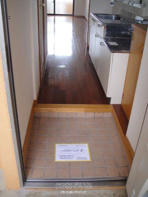 1R Studio Apartment for Rent in Naha, Okinawa - 40,000 Yen - Thumbnail 4