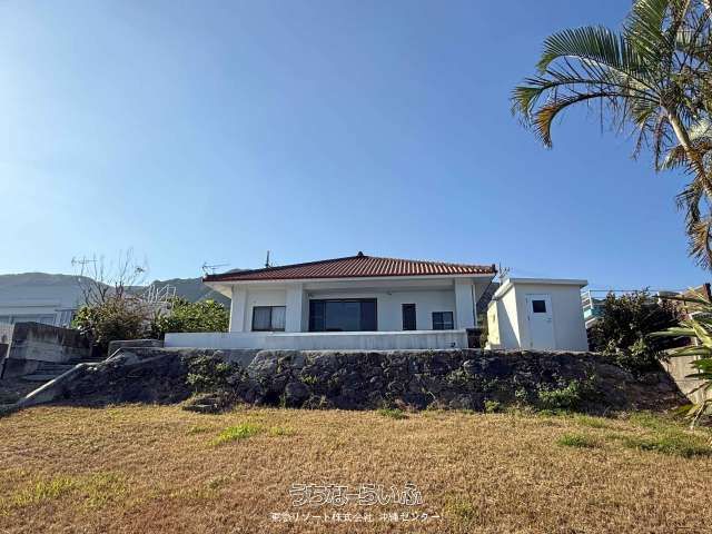 Oceanfront Villa with Pool in Ishigaki's Kabira Bay - Thumbnail 3