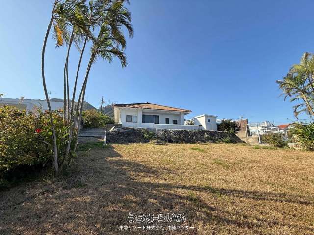 Oceanfront Villa with Pool in Ishigaki's Kabira Bay - Thumbnail 2