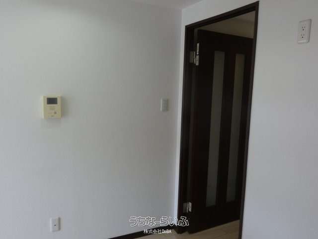 2LDK Apartment for Rent in Urasoe, Okinawa with Auto-Lock & Free Internet - Thumbnail 3