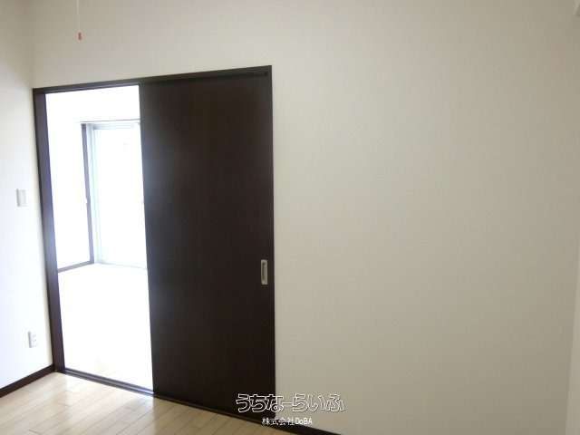 2LDK Apartment for Rent in Urasoe, Okinawa with Auto-Lock & Free Internet - Thumbnail 2