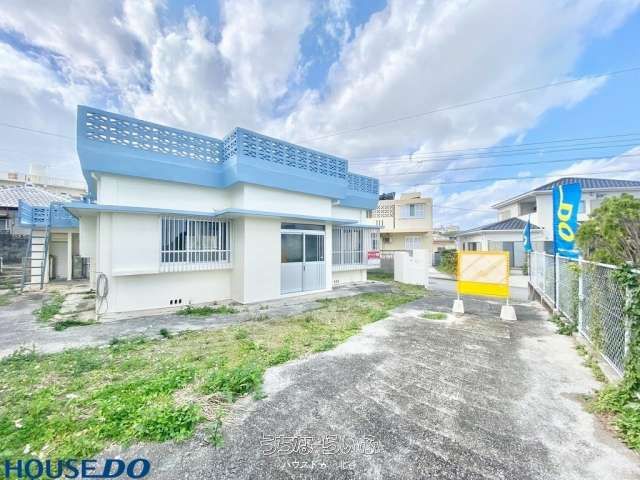 Commercial Detached House with Rooftop & Garden for Rent in Okinawa City - Thumbnail 3