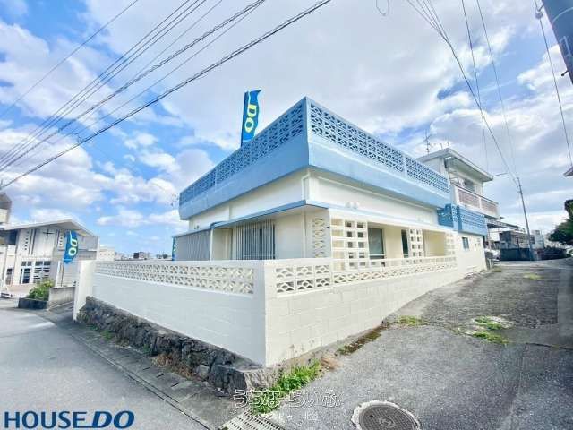 Commercial Detached House with Rooftop & Garden for Rent in Okinawa City - Thumbnail 2
