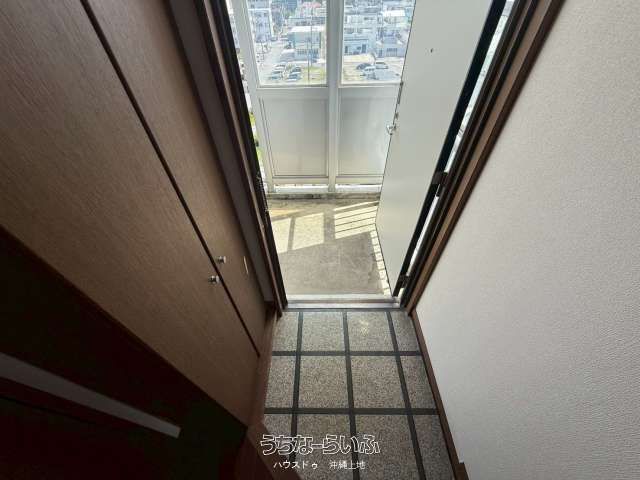 3LDK Apartment with Ocean View in Okinawa City's Awase Area - Thumbnail 2