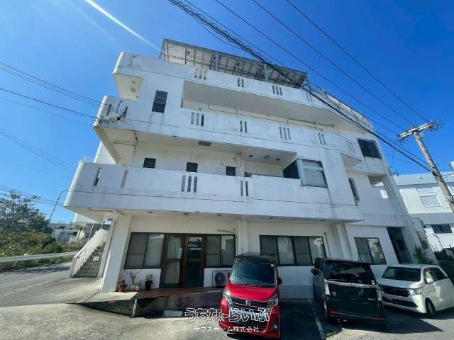 Shop-Apartment Building with Rental Income in Okinawa City - Thumbnail 4