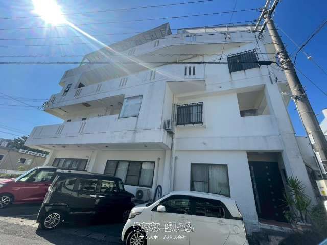 Shop-Apartment Building with Rental Income in Okinawa City - Thumbnail 3