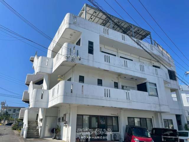 Shop-Apartment Building with Rental Income in Okinawa City - Thumbnail 2