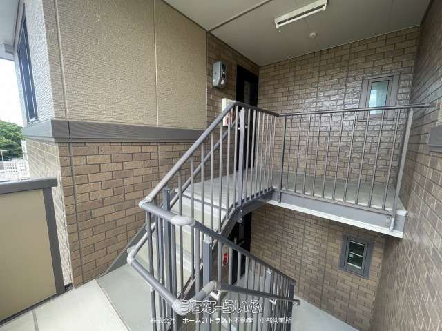 Le Ciel Chatan 203: 2LDK Apartment for Rent in Okinawa's Chatan Area - Image 1