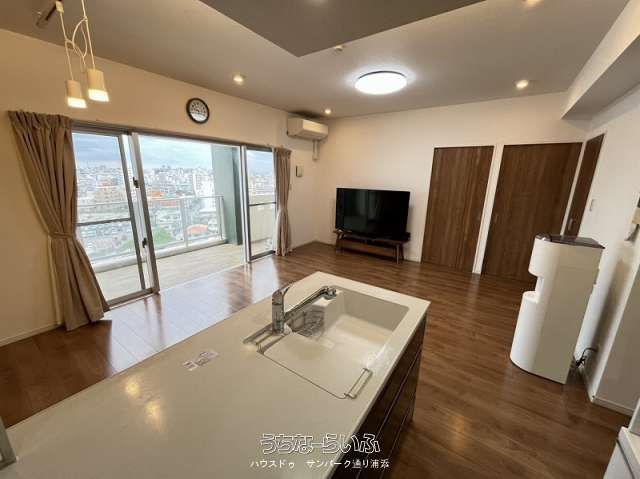 3LDK Apartment for Sale in Urasoe, Okinawa with 3-Side Balcony - Thumbnail 3