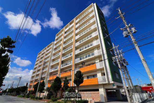 Bears Court Mihama Sunset B 2LDK Apartment for Sale in Chatan, Okinawa - Thumbnail 3