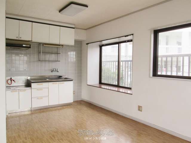 Hitsu Akane 301: Ocean View Apartment for Rent in Ginowan, Okinawa - Thumbnail 3