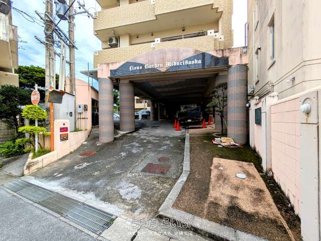 Renovated 3LDK Apartment near Miebashi Station, Naha - Thumbnail 2