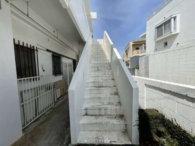 1R Apartment for Rent in Ginowan, Okinawa - 20,000 Yen - Thumbnail 2