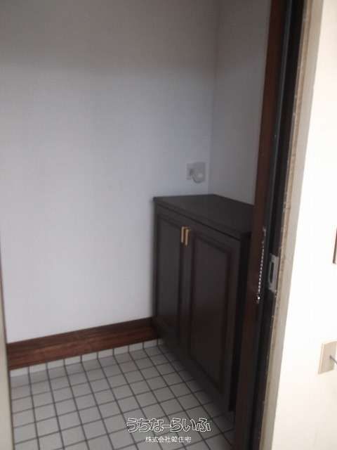 1R Apartment for Rent in Tomari, Naha City, Okinawa - Thumbnail 4