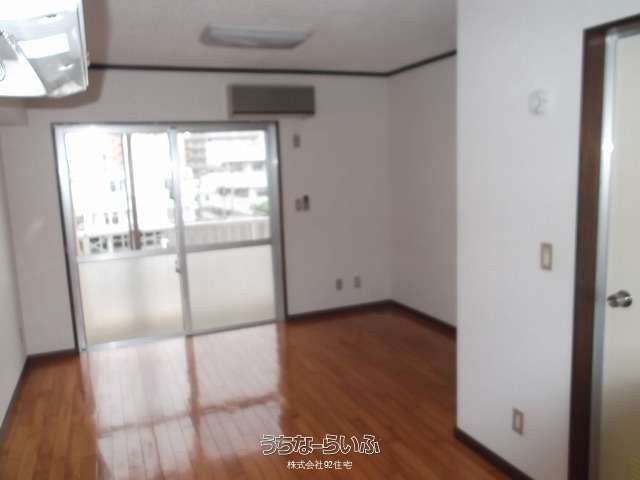 1R Apartment for Rent in Tomari, Naha City, Okinawa - Thumbnail 3