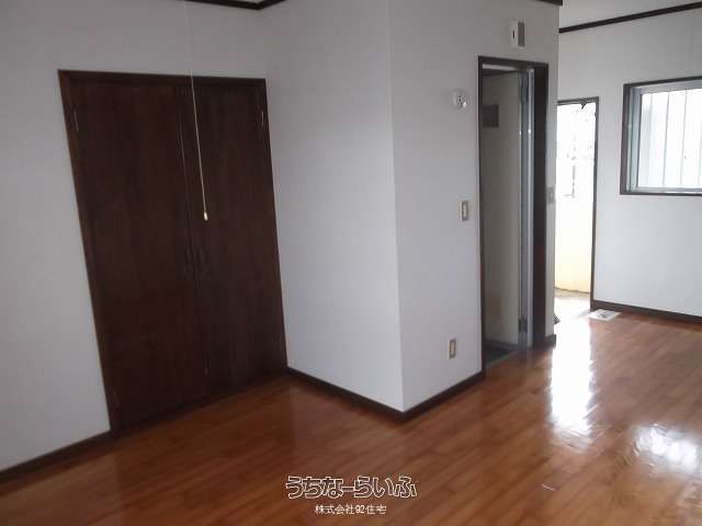 1R Apartment for Rent in Tomari, Naha City, Okinawa - Thumbnail 2
