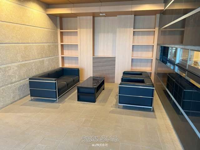 Wise Sky Villa Araha 2LDK Condo for Sale in Chatan, Okinawa - Thumbnail 4