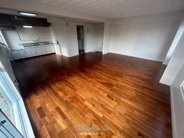 Renovated 1R Apartment for Rent in Naha, Okinawa - 8 Min Walk to Station - Thumbnail 4