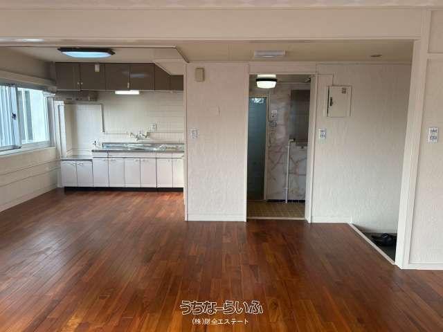 Renovated 1R Apartment for Rent in Naha, Okinawa - 8 Min Walk to Station - Thumbnail 3