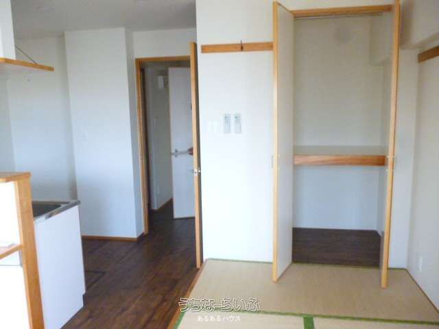 1LDK Apartment for Rent in Naha, Okinawa near Tsubogawa Station - Thumbnail 2