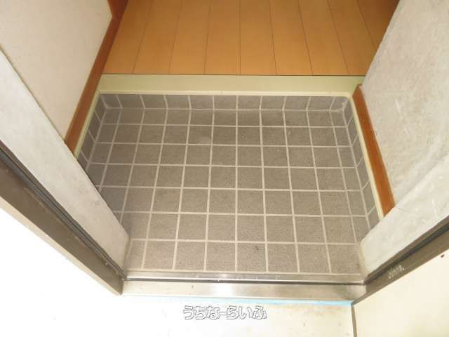 Lapis Court 304: 1R Apartment for Rent in Urasoe, Okinawa - Thumbnail 2