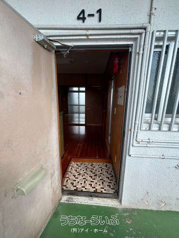 Taiyo Mansion 401: Top-Floor Corner Apartment in Tomigusuku, Okinawa - Thumbnail 2