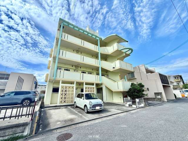 Sea Breeze MIYA 1K Apartment for Rent in Ginowan, Okinawa - Thumbnail 3