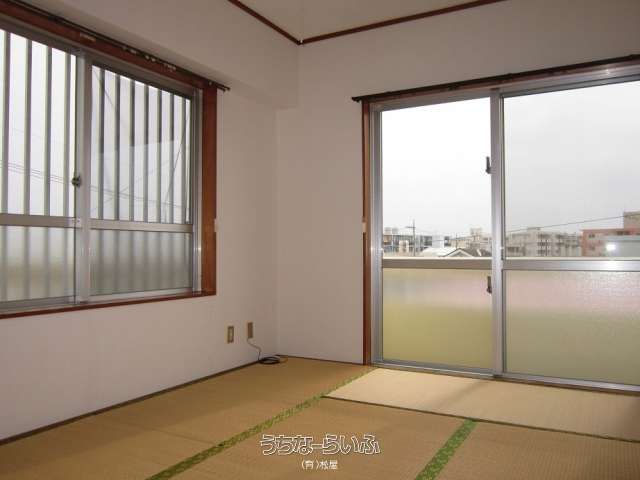 Maison Yo 301: 2LDK Apartment for Rent in Okinawa City - Thumbnail 2