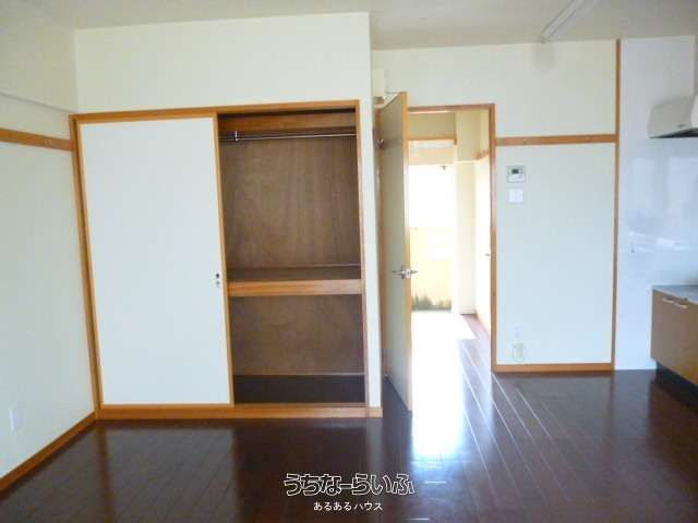1R Apartment for Rent near Tsukugawa Station, Naha - Thumbnail 2