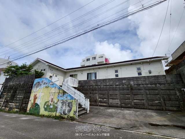 100-Tsubo Land with 2LDK House in Uruma City, Okinawa - Thumbnail 3