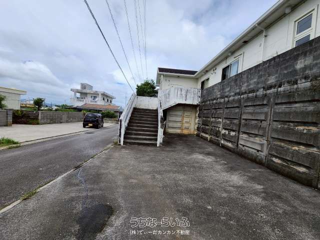 100-Tsubo Land with 2LDK House in Uruma City, Okinawa - Thumbnail 4