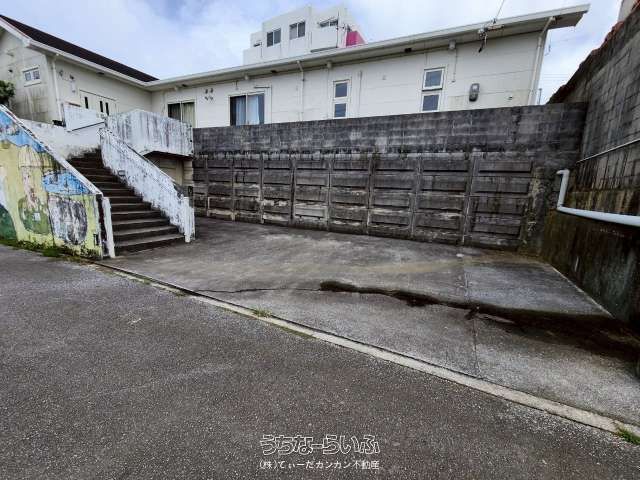 100-Tsubo Land with 2LDK House in Uruma City, Okinawa - Thumbnail 2
