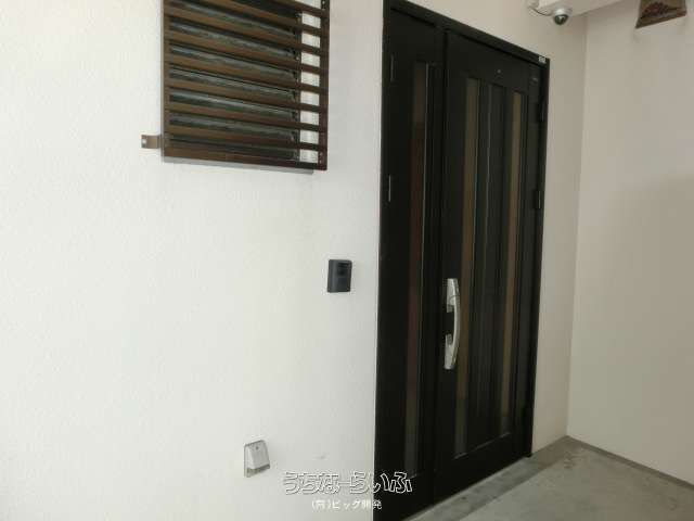 5LDK Top Floor Apartment for Rent in Naha, Okinawa - Thumbnail 4