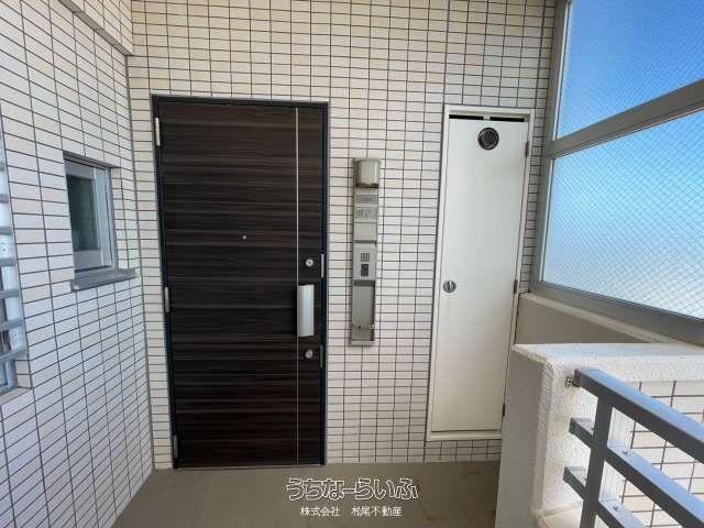 4LDK Top Floor Apartment for Rent in Naha, Okinawa with Sea Views - Thumbnail 3