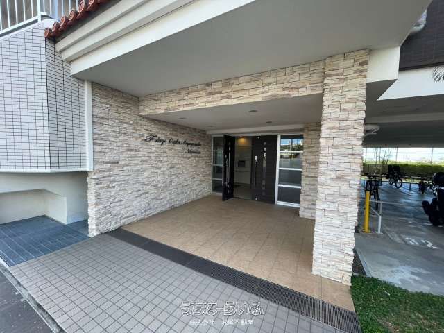 4LDK Top Floor Apartment for Rent in Naha, Okinawa with Sea Views - Thumbnail 4