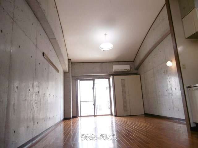 Antei Mansion 403: Rental Apartment in Mihama, Chatan, Okinawa - Thumbnail 3