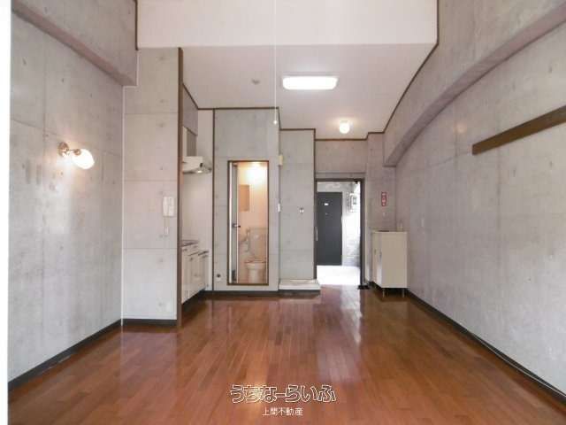 Antei Mansion 403: Rental Apartment in Mihama, Chatan, Okinawa - Thumbnail 2