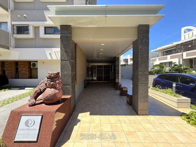 Renovated 2LDK Corner Apartment in Naha's Lions Hills Oroku - Thumbnail 2