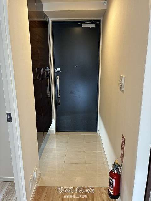 Modern 4LDK Apartment for Rent in Naha, Okinawa - Thumbnail 3