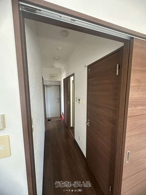 Pet-Friendly 1LDK Apartment in Naha with Auto-Lock & Free Wi-Fi - Thumbnail 3