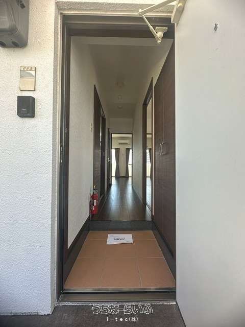 Pet-Friendly 1LDK Apartment in Naha with Auto-Lock & Free Wi-Fi - Thumbnail 2