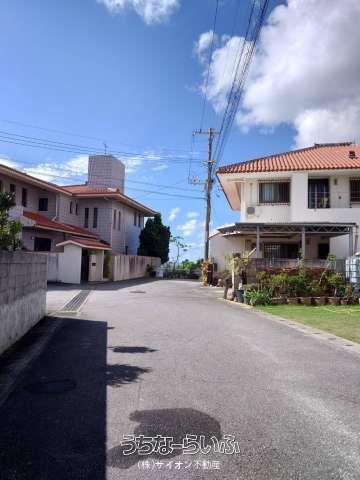 1082 sqm Land with Ocean Views for Sale in Chatan, Okinawa - Thumbnail 2